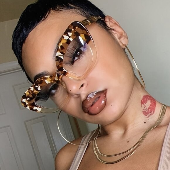 Passion of Essence Accessories - Oversized Cat-Eye Glasses – Giraffe Print Gradient Frame